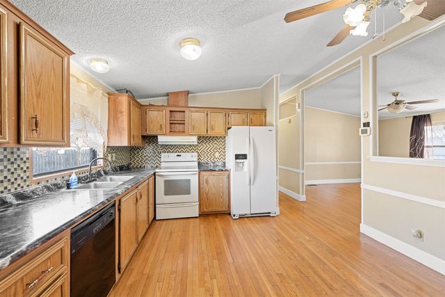 416 Saturn Ave, Salina, KS 67401