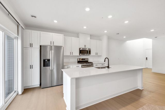 182 Huntington Drive, Waconia, MN 55387