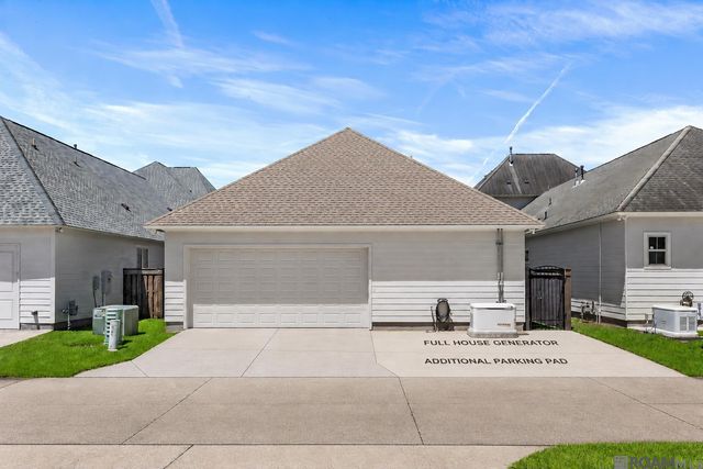 10739 Turning Leaf Dr, Baton Rouge, LA 70810