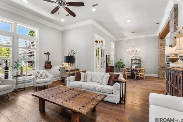 10739 Turning Leaf Dr, Baton Rouge, LA 70810