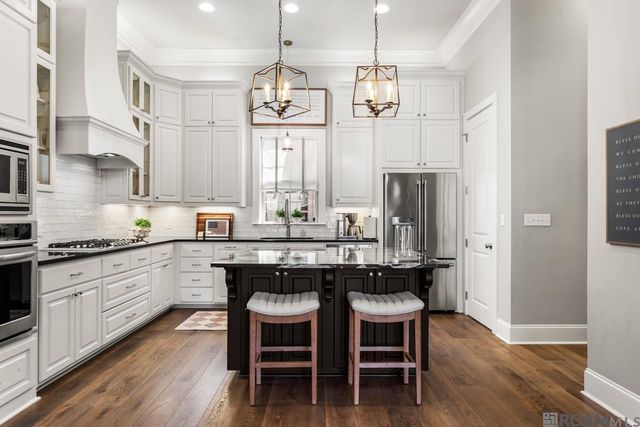 10739 Turning Leaf Dr, Baton Rouge, LA 70810