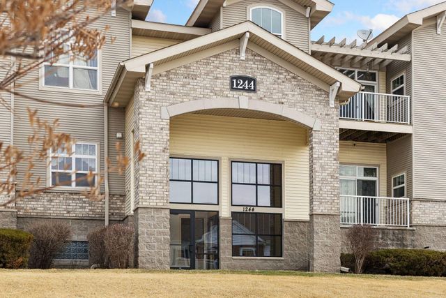 1244 County Road D E 106, Maplewood, MN 55109