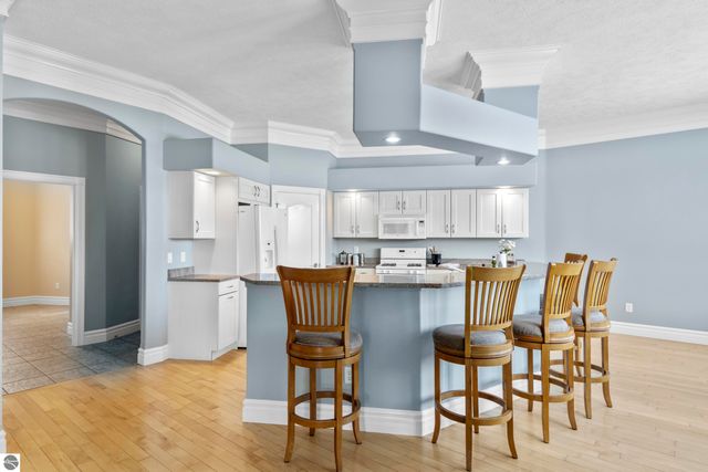 5002 Arrowhead Circle, Williamsburg, MI 49690