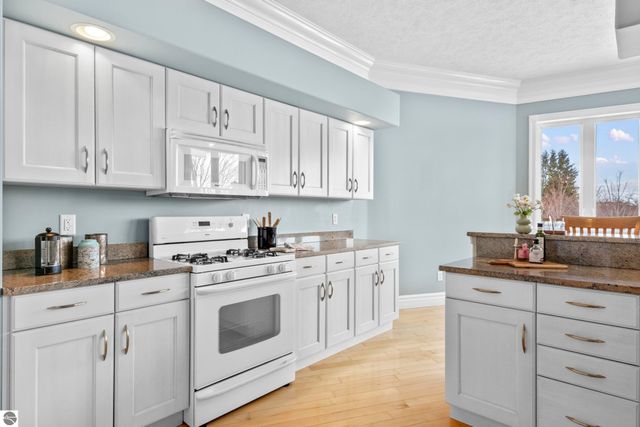 5002 Arrowhead Circle, Williamsburg, MI 49690