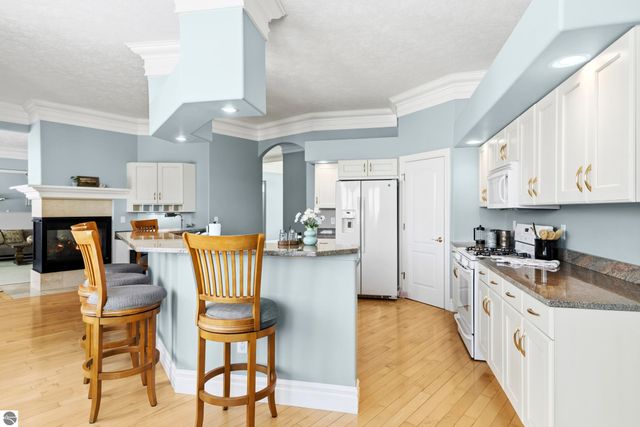 5002 Arrowhead Circle, Williamsburg, MI 49690