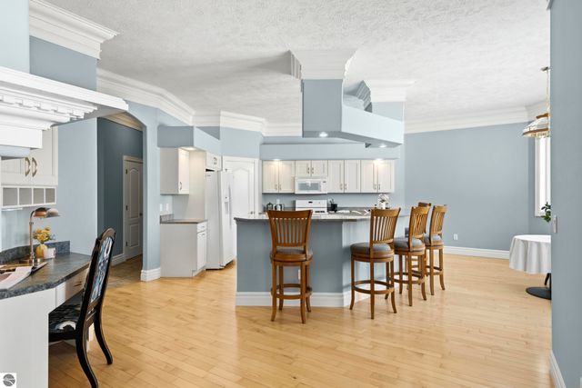 5002 Arrowhead Circle, Williamsburg, MI 49690