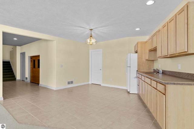 5002 Arrowhead Circle, Williamsburg, MI 49690