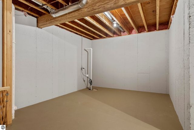 5002 Arrowhead Circle, Williamsburg, MI 49690