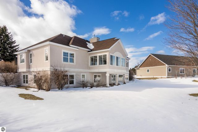 5002 Arrowhead Circle, Williamsburg, MI 49690