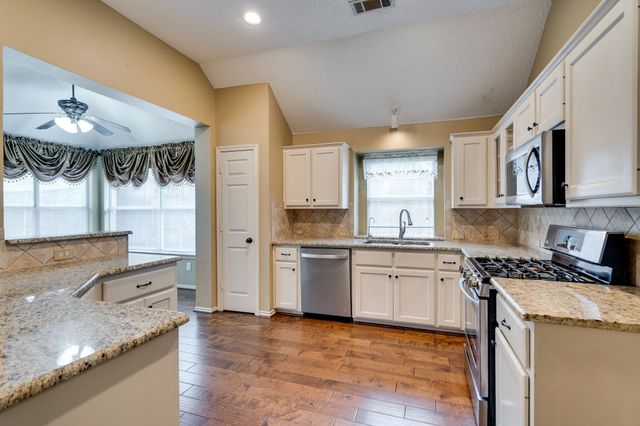 3900 Oak Park Drive, Flower Mound, TX 75028
