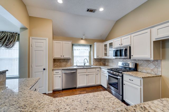 3900 Oak Park Drive, Flower Mound, TX 75028