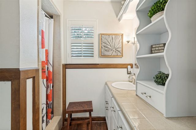 719 S Houston Street, Edgewood, TX 75117