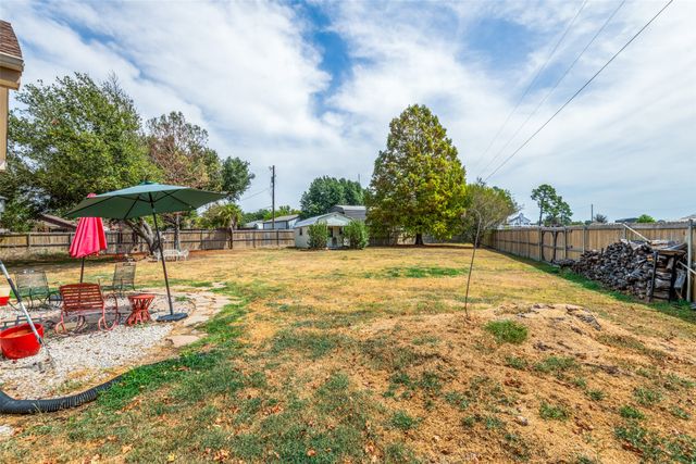 719 S Houston Street, Edgewood, TX 75117