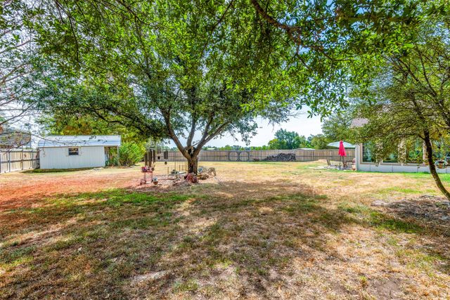719 S Houston Street, Edgewood, TX 75117