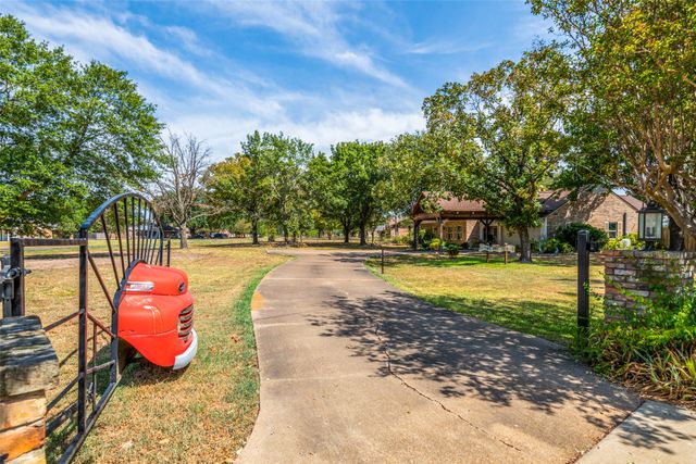 719 S Houston Street, Edgewood, TX 75117
