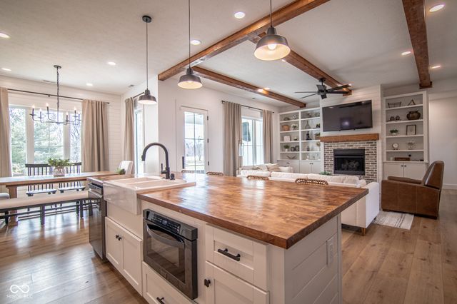 150 Lakeside Drive, Pittsboro, IN 46167