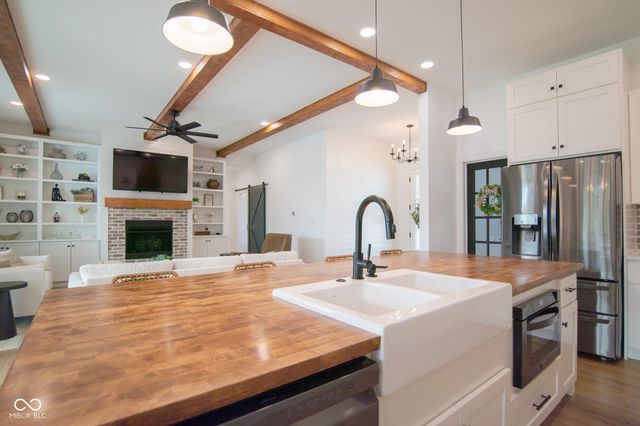 150 Lakeside Drive, Pittsboro, IN 46167