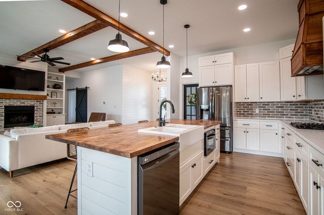 150 Lakeside Drive, Pittsboro, IN 46167