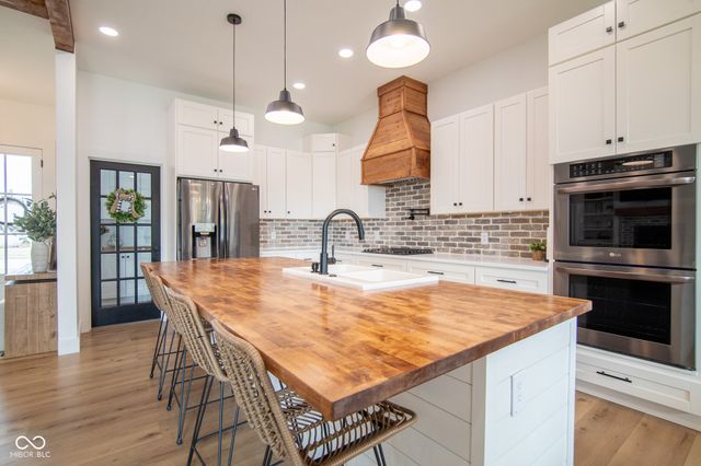 150 Lakeside Drive, Pittsboro, IN 46167