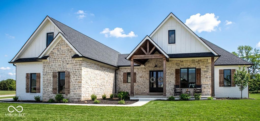 150 Lakeside Drive, Pittsboro, IN 46167