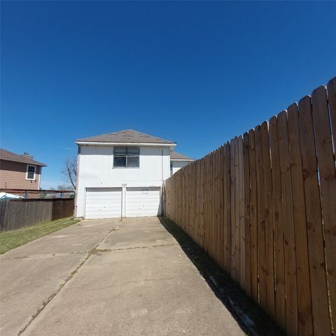 1757 Patrick Circle, Balch Springs, TX 75180