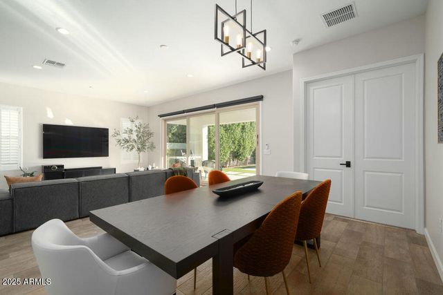 6525 E LIBBY Street, Phoenix, AZ 85054