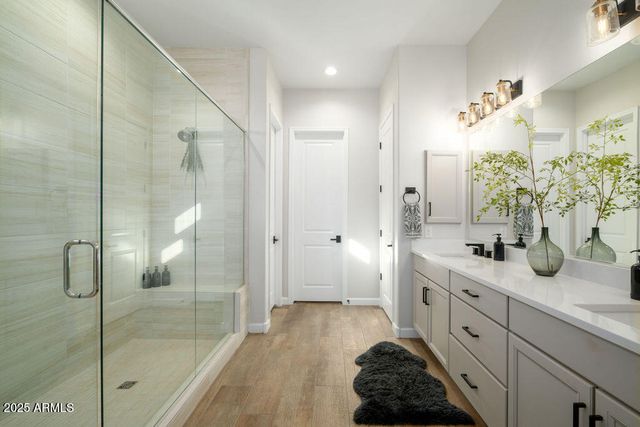 6525 E LIBBY Street, Phoenix, AZ 85054