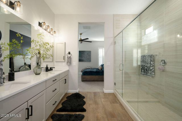 6525 E LIBBY Street, Phoenix, AZ 85054