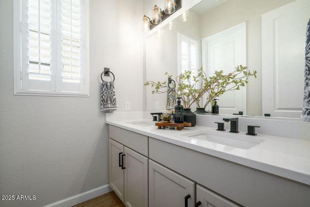 6525 E LIBBY Street, Phoenix, AZ 85054