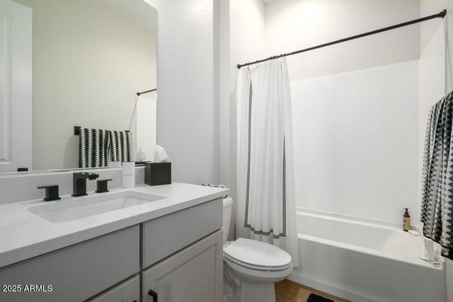 6525 E LIBBY Street, Phoenix, AZ 85054