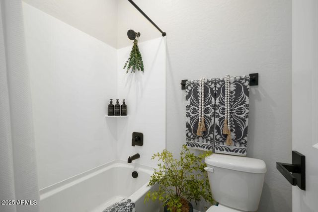 6525 E LIBBY Street, Phoenix, AZ 85054