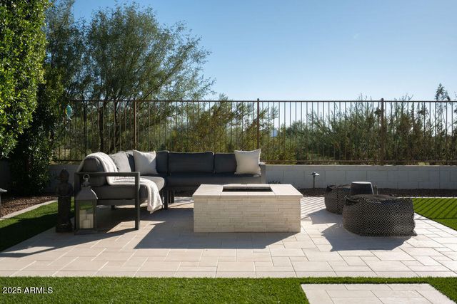 6525 E LIBBY Street, Phoenix, AZ 85054