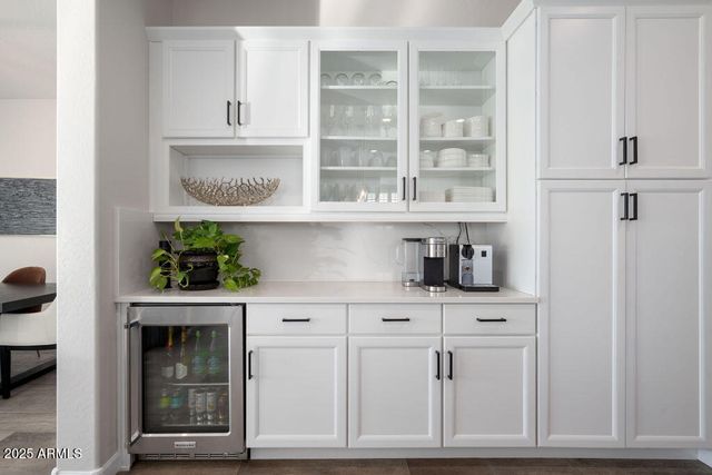 6525 E LIBBY Street, Phoenix, AZ 85054