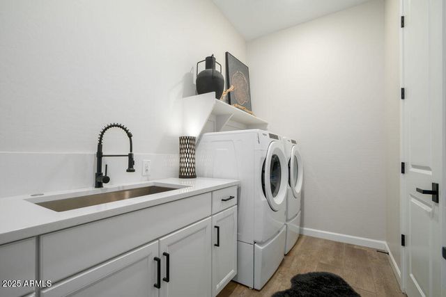 6525 E LIBBY Street, Phoenix, AZ 85054