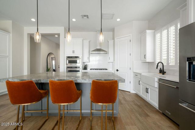 6525 E LIBBY Street, Phoenix, AZ 85054