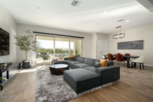 6525 E LIBBY Street, Phoenix, AZ 85054