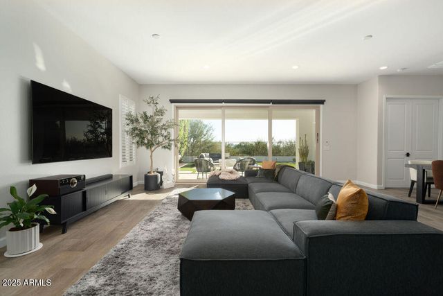 6525 E LIBBY Street, Phoenix, AZ 85054