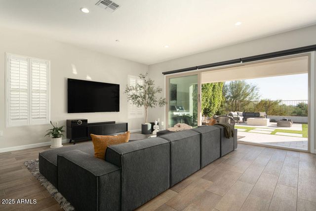 6525 E LIBBY Street, Phoenix, AZ 85054