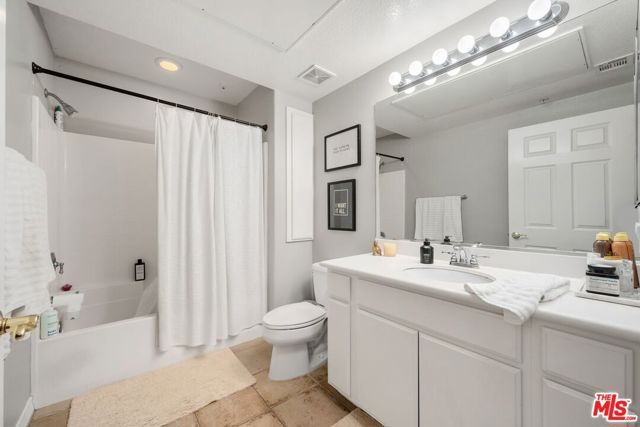 12963 Runway Road 104, Los Angeles, CA 90094
