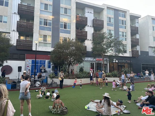 12963 Runway Road 104, Los Angeles, CA 90094