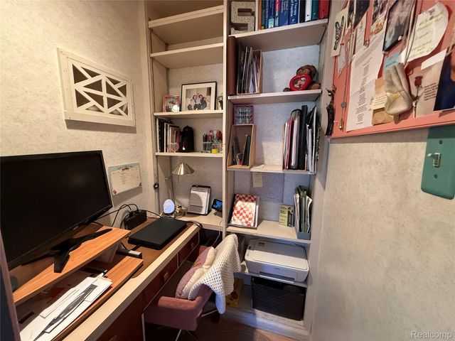 25310 Lyndon, Redford Charter Township, MI 48239