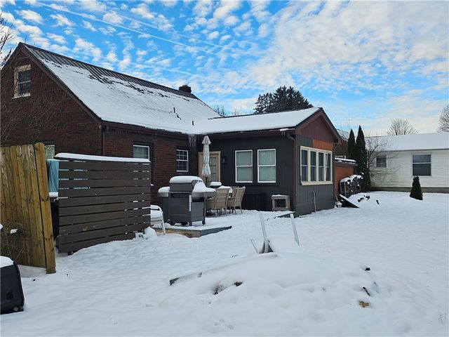 102 W Elizabeth, Neshannock Twp, PA 16105