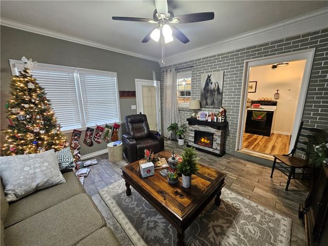 102 W Elizabeth, Neshannock Twp, PA 16105