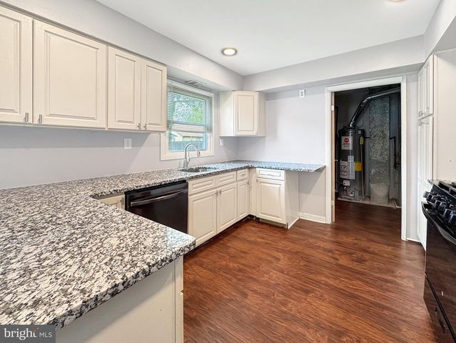 11 EXPRESS LN, Willingboro, NJ 08046