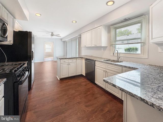 11 EXPRESS LN, Willingboro, NJ 08046
