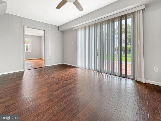 11 EXPRESS LN, Willingboro, NJ 08046