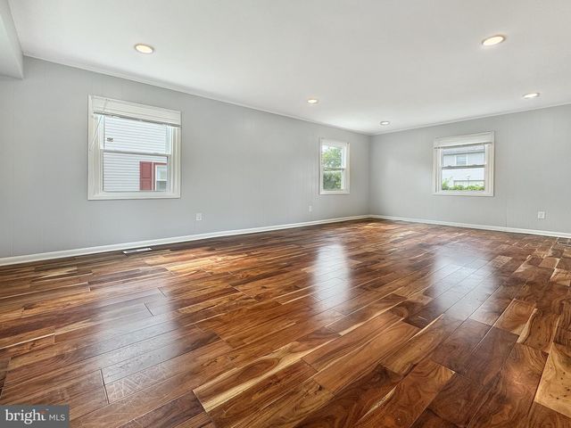 11 EXPRESS LN, Willingboro, NJ 08046