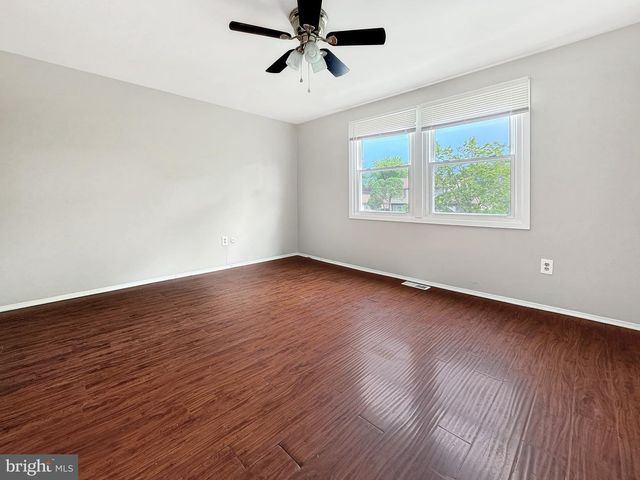 11 EXPRESS LN, Willingboro, NJ 08046