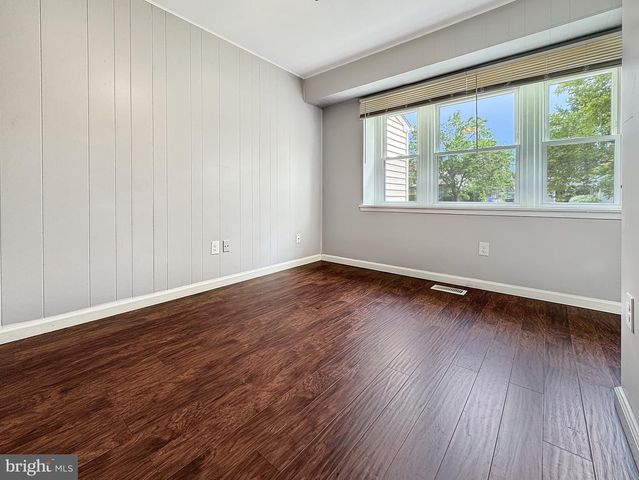 11 EXPRESS LN, Willingboro, NJ 08046