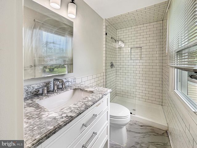 11 EXPRESS LN, Willingboro, NJ 08046
